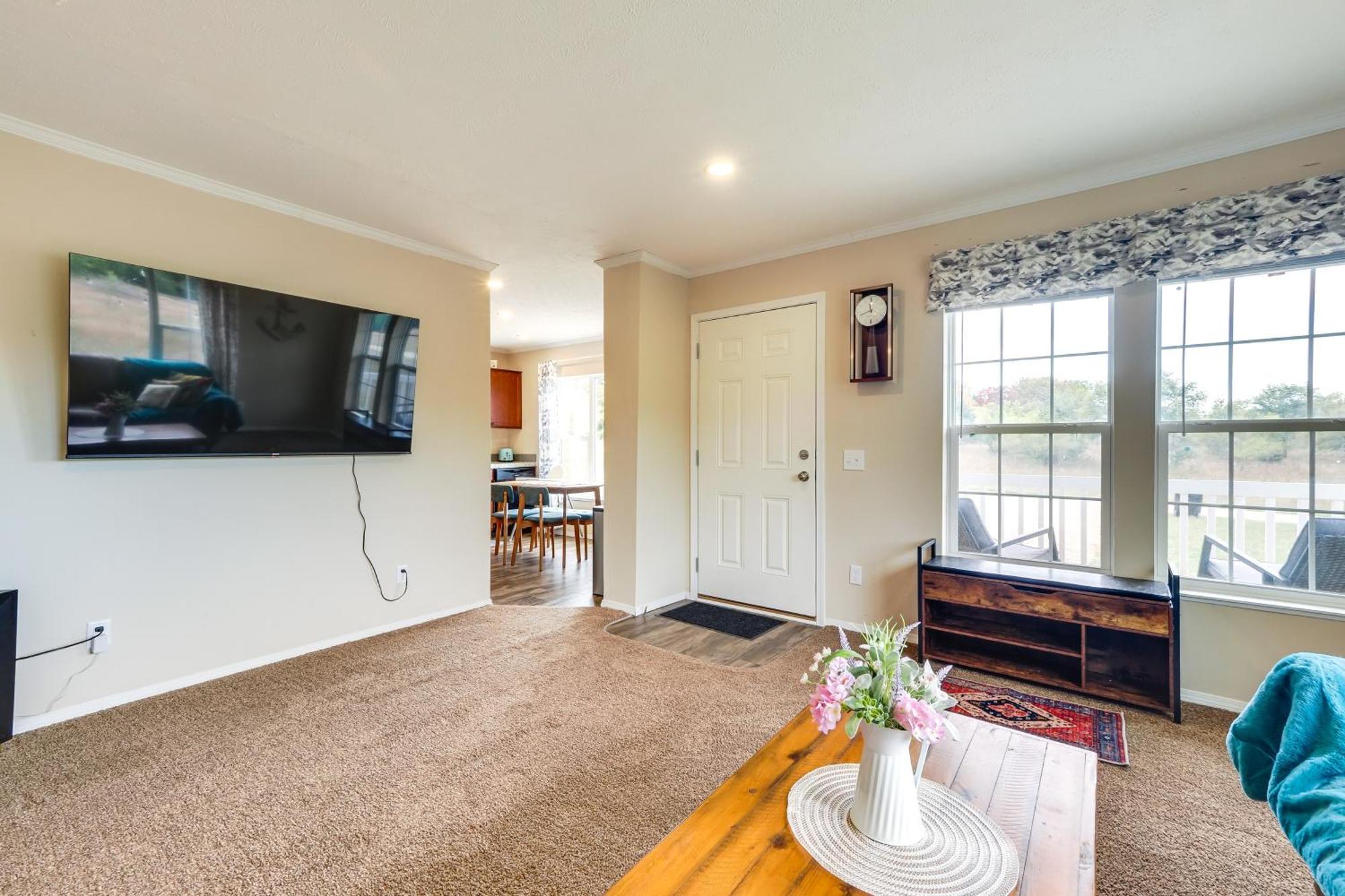 Family Home In Rapid City About 4 Mi To Torch Lake! Екстер'єр фото