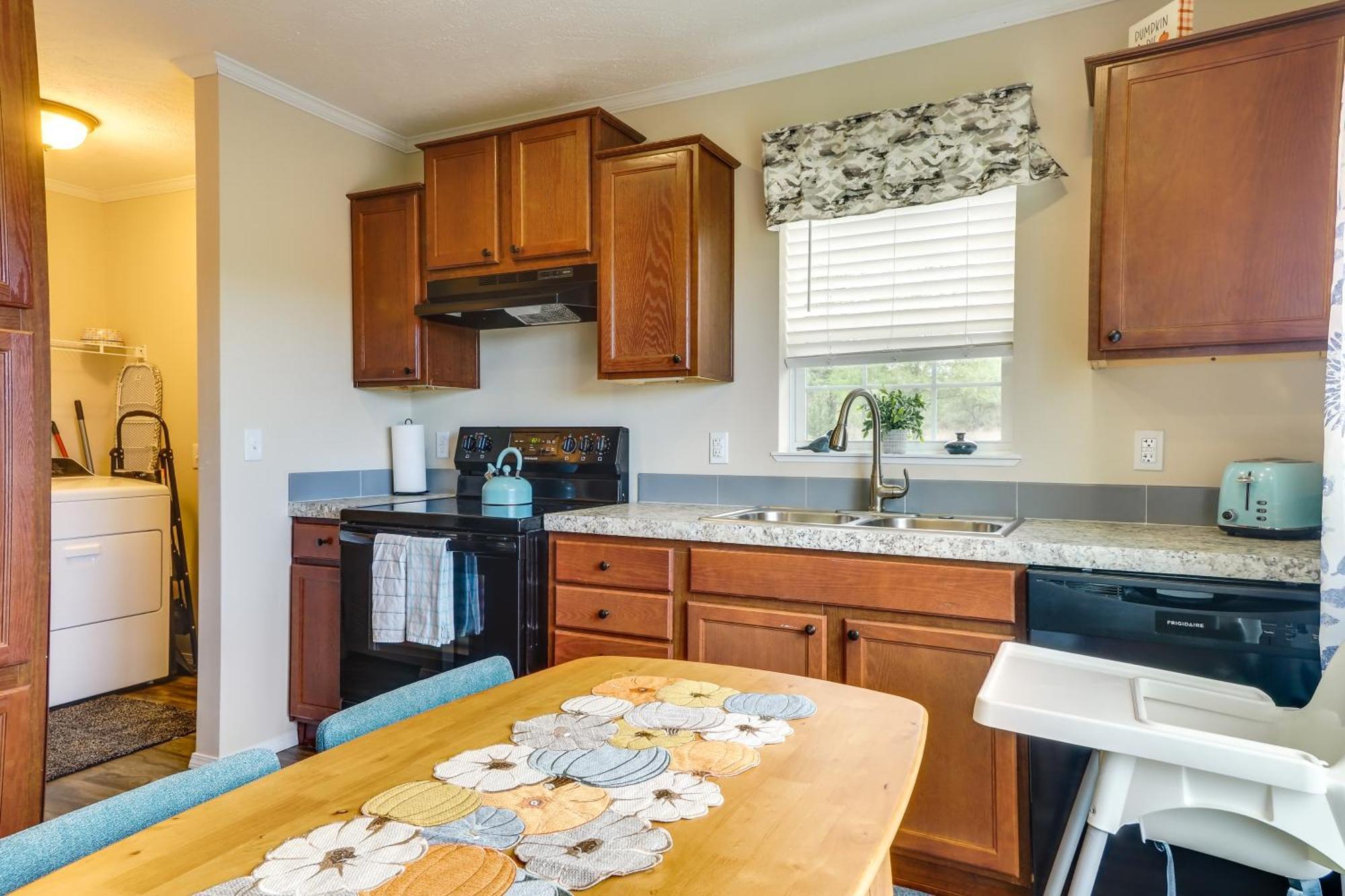 Family Home In Rapid City About 4 Mi To Torch Lake! Екстер'єр фото